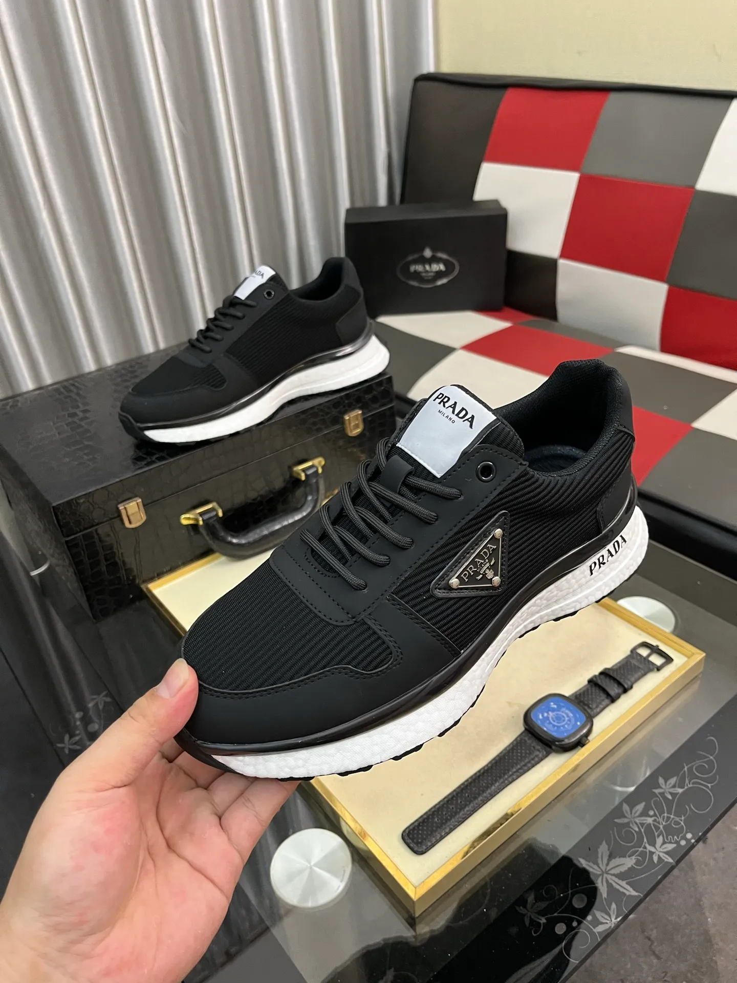 Men's Men's Shoes 💰458⌚️⌚️ Prada/Prada Men's new casual shoes, this sports shoe is made of imported calfskin upper with breathable mesh and breathable mesh lining. The foot pads are made of sheepskin, and the outsole is made of non-slip sports exclusive rubber outsole with logo. It feels good on the feet and is a fashionable item! Size: 38-44 4️⃣colors available